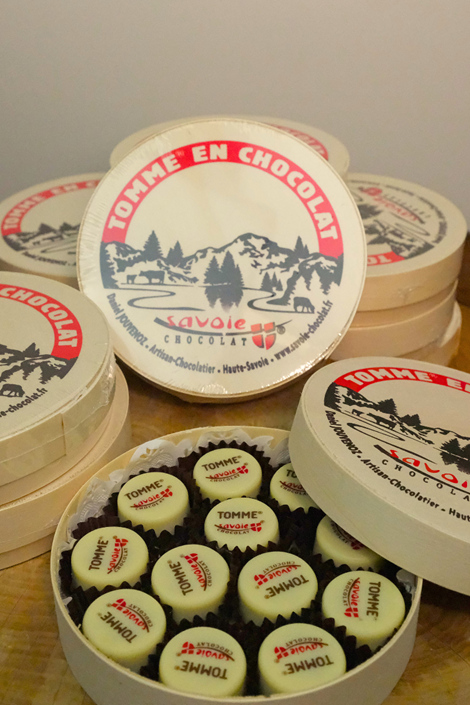 Coffret de 12 Tomme® de Savoie en chocolat