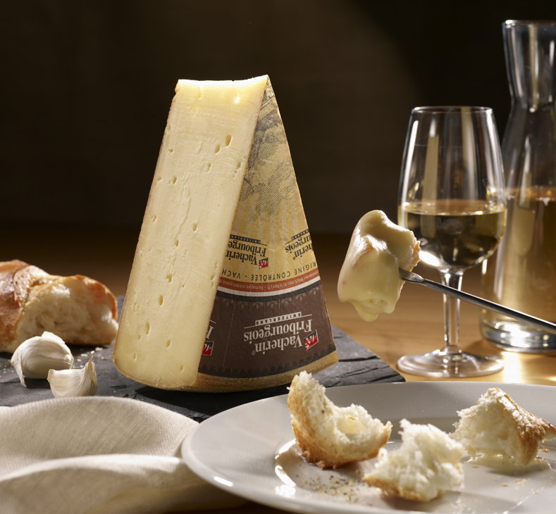 Fondue Suisse "Moitié-Moitié" pour 4 personnes râpée